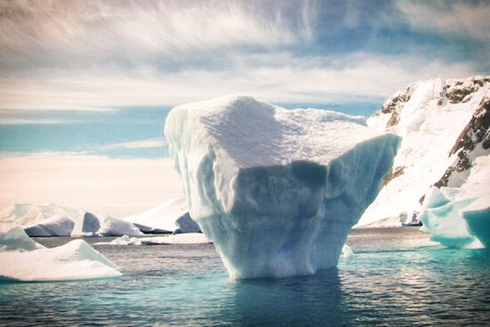ARCTIQUE,  ANTARCTIQUE : LA FIN DES SANCTUAIRES ?
